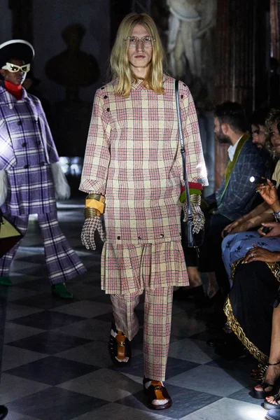 Look 4